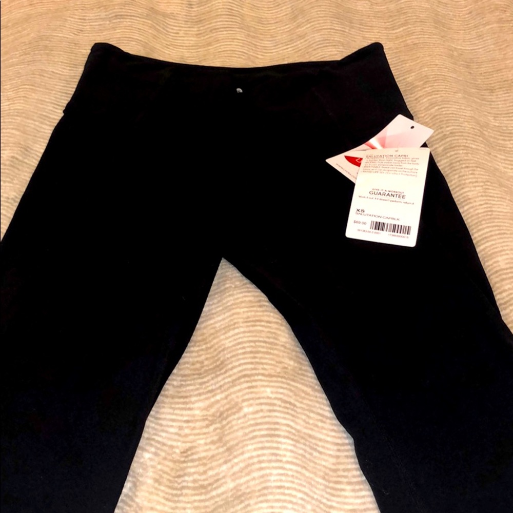 NWT Athleta Salutation Capri- XS BLACK